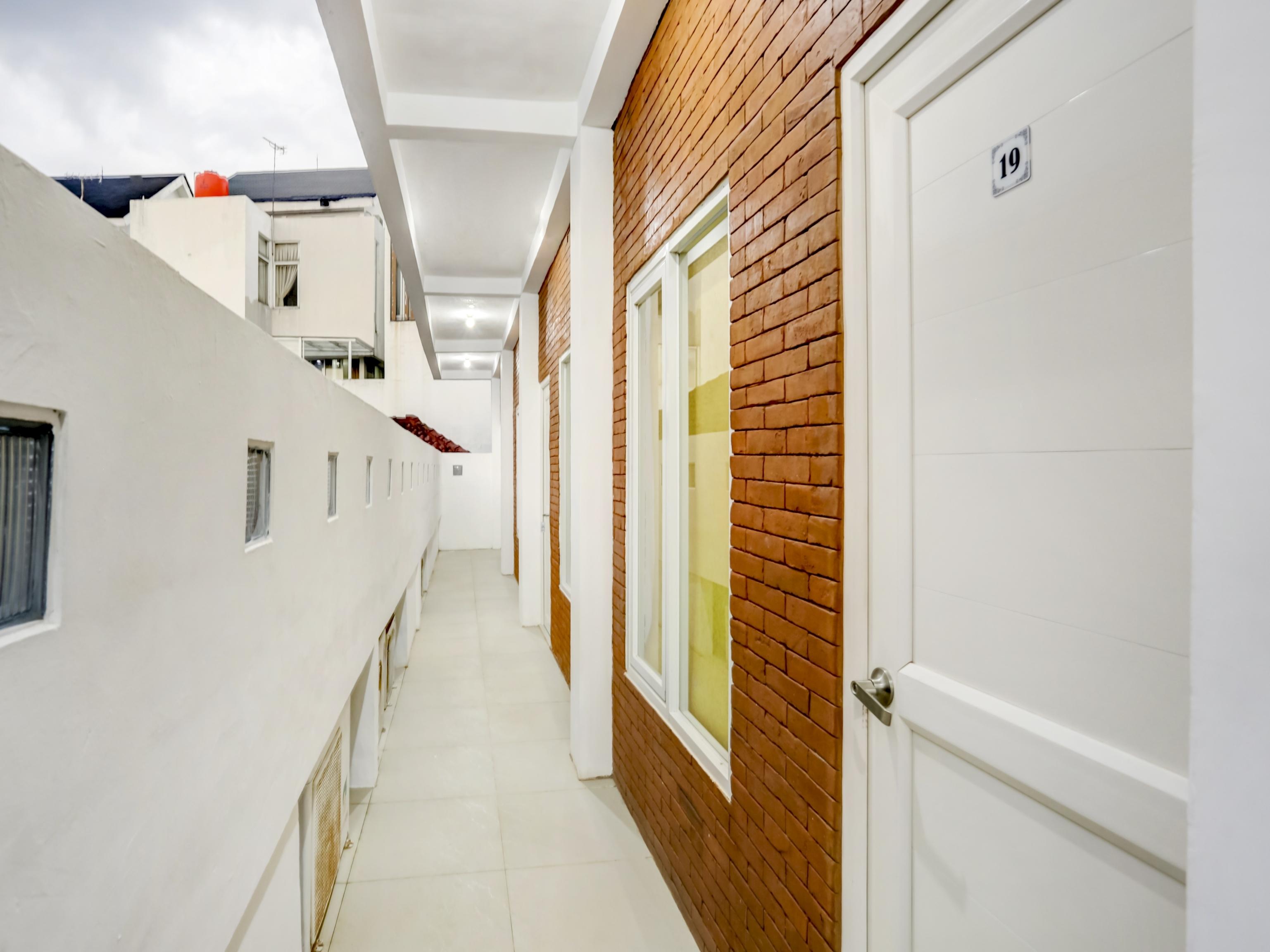 Oyo 90066 Tobana Pejaten House Jakarta Eksteriør billede
